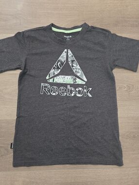 Reebok Boys Graphic Logo Tee Gray Short Sleeve Athletic Shirt Size 8